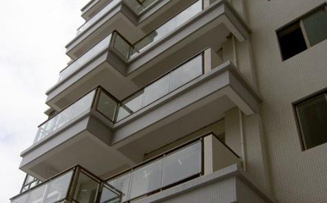 鋅鋼陽臺(tái)欄桿能否鑲?cè)氩A?/></p><p style=